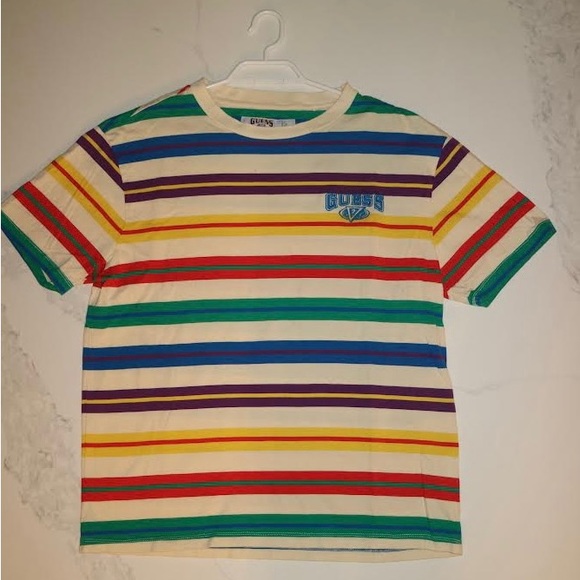 10/10 condition Guess T-shirt. - Picture 3 of 3